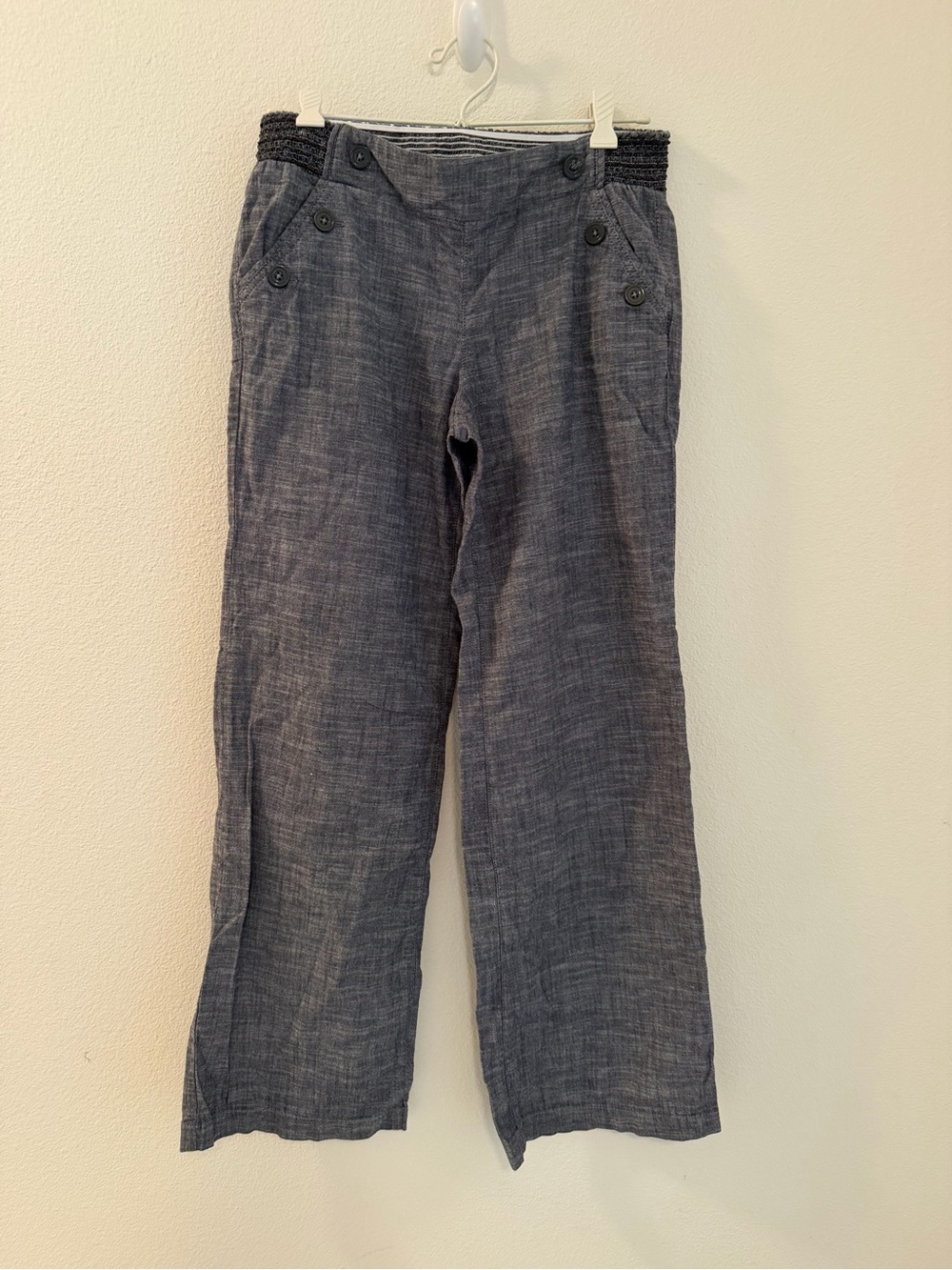 Candie's Gray Wide-Leg Button-Accent Trousers